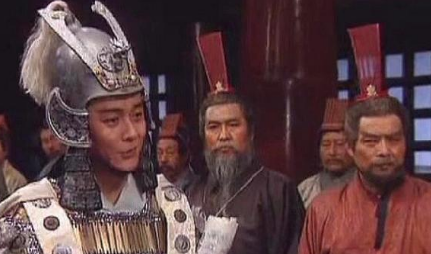 如果周瑜让诸葛亮造十万张弓，最后的结果会怎样？