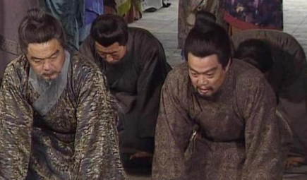 赤壁之战时程昱与荀攸都看出了问题，为何曹操不作为？