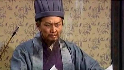 马谡一到街亭看了地形后，为什么立马就改变了主意？