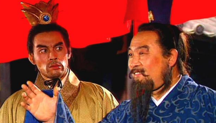 在吕布和刘备之间，陈宫为什么没有选择辅佐刘备？