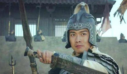 曹操是怎么选择背剑人的？他需要满足哪两个条件？