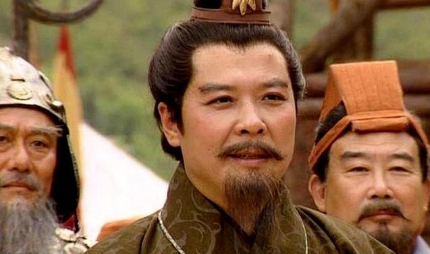 刘备入川前之所以不攻打襄樊，主要是哪两个原因？