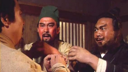 刘关张三人招募了500人，而相应的钱粮是怎么来的？