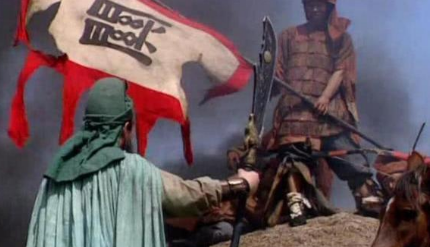 张飞突破曹操围攻时，他成功避开了哪些不利因素？