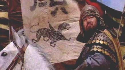 关羽之所以斩杀颜良，是因为哪三个对关羽有利的条件？