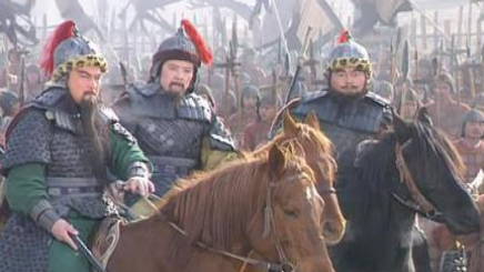 面对哪种级别的围杀，吕布有自知之明的选择了撤退？