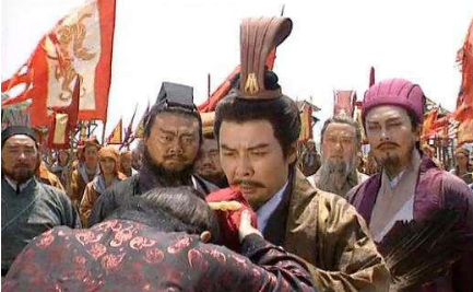 刘备在夺取益州时，曹操与孙权在干什么，为何不阻止？