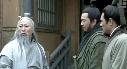 在曹操成为曹魏统治者之前，他杀了哪些不该杀的人？