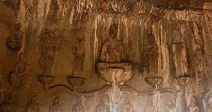 龙门石窟万佛沟最大的洞窟是谁建的？