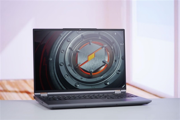 升级长江存储PC450固态硬盘 机械革命耀世16 Ultra图赏