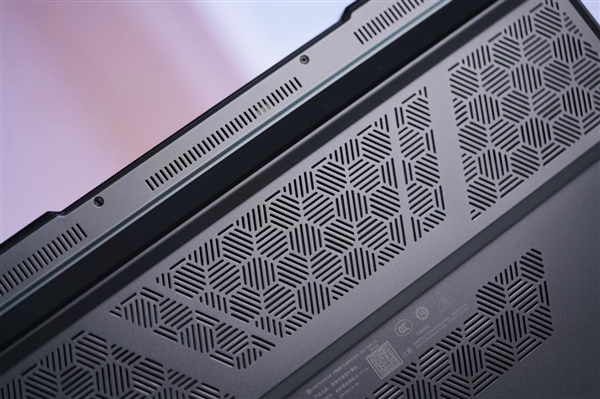 升级长江存储PC450固态硬盘 机械革命耀世16 Ultra图赏
