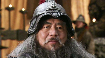 关羽仅仅一回合就斩杀了华雄，差距为什么会这么大？