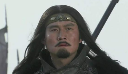 张飞的武力肯定是高于华雄的，他为何不主动请愿出战？