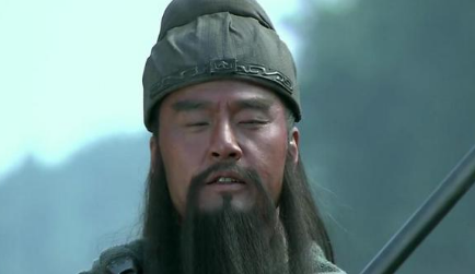 在诸葛亮等人劝刘备称帝时，费诗又是怎么反对的？