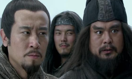 明明张飞和吕布打得不分上下，关羽为何要上去帮忙？