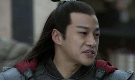 在三国演义中，至少有哪三人完全有能力击败吕布？