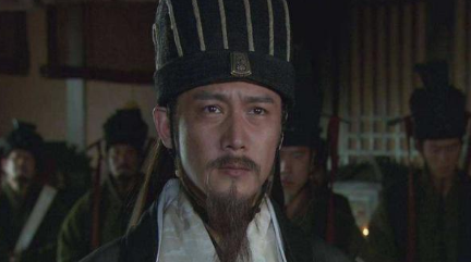 三国演义中，有人能在智谋和武功两方面都超过姜维吗？