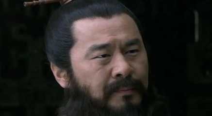 曹操在华容道是怎么逃脱的？这一切与诸葛亮有何关系？