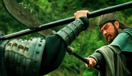 真正决定纪灵生死的因素，为何不是关羽张飞的武力？