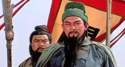 关羽能够接受汉寿亭侯的爵号，为何却不愿意接受刘备封赏？