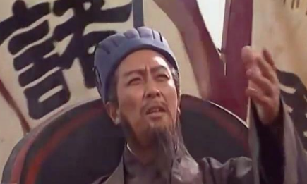 诸葛亮如何融入刘关张的核心，最终创建了蜀汉政权？