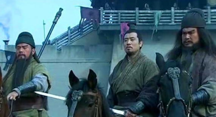 曹操在当阳桥头不进反退，是真的因为害怕张飞吗？