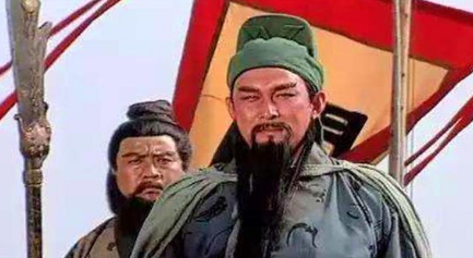 襄樊之战中关羽是什么表现？让人不由得有英雄迟暮之叹