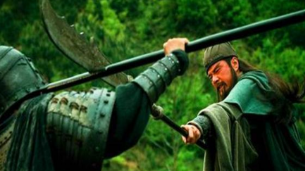 如果孙权选择将关羽擒送曹操，曹操又会如何对待关羽？