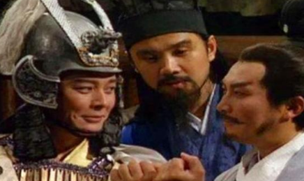 曹操为何要哭郭嘉？是因为没有人提醒他要防备火攻吗？