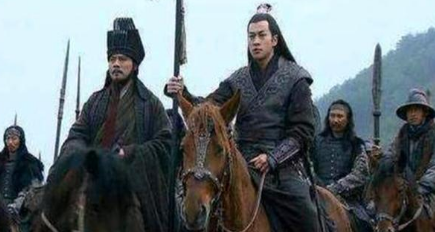 像陈宫这样的谋士，为什么会选择吕布而不是刘备？