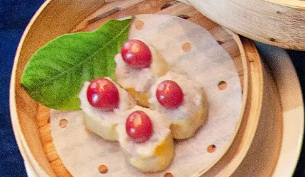 在唐朝的众多美食中，哪种食物是从波斯传入中原的？