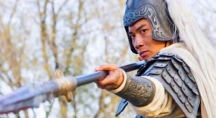 文丑这员勇将在白马之战中，是怎么被关羽轻松斩杀的？