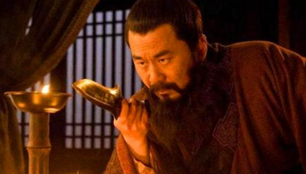 刘琮继承的荆州没有经过战乱，为何却对曹操不战而降？