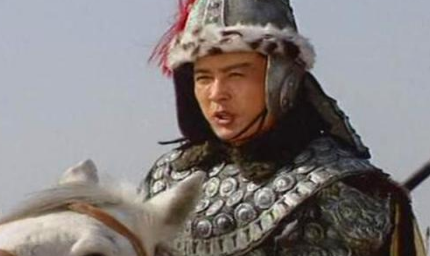 在与马超对战之时，许褚为什么要脱去全身的盔甲？