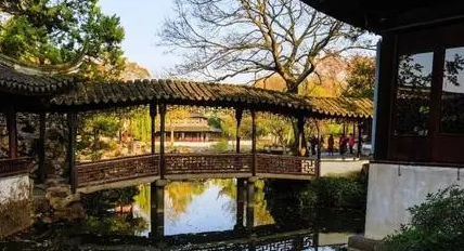 苏州古典园林简介：明代的拙政园中花园有哪些建筑？