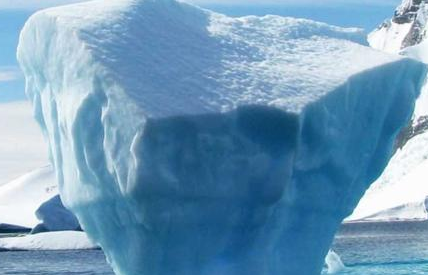 在一些古装剧中，看见皇宫里面放着冰块是正常的吗？