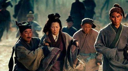 刘备在新野战败之后，为何很多百姓选择追随刘备而去？