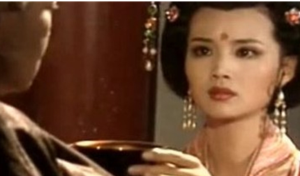 唐中宗在神龙政变中复辟后，他为何拜上官婉儿为昭容？