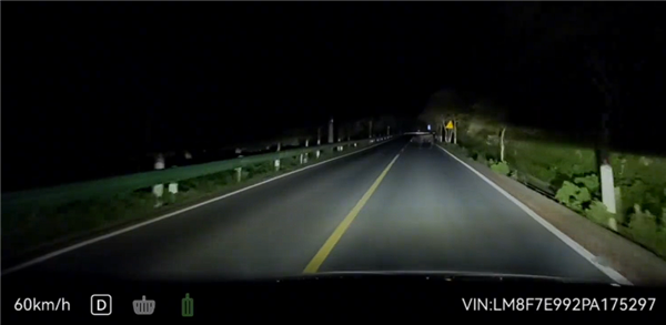 问界M7夜间山路偶遇大黑牛:暗光环境AEB一脚刹停
