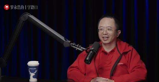 周鸿祎称不用AI的员工有理由裁掉 “对不起 不是我裁掉你 是AI时代裁掉你”