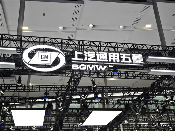 985管培生每天拧螺丝12小时引不满 五菱汽车回应秋招争议