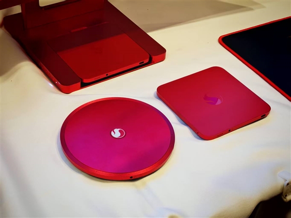 高通现场展示骁龙X2 Elite PC：独特圆形迷你主机、无风扇散热黑科技！