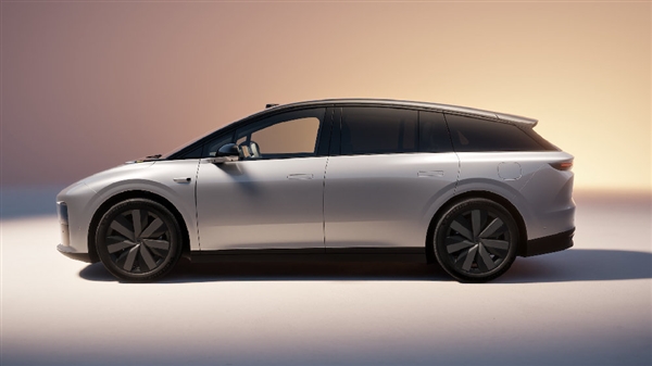 全系一款车23.98万 双腔空悬、电吸门免费送!理想i6一图看懂