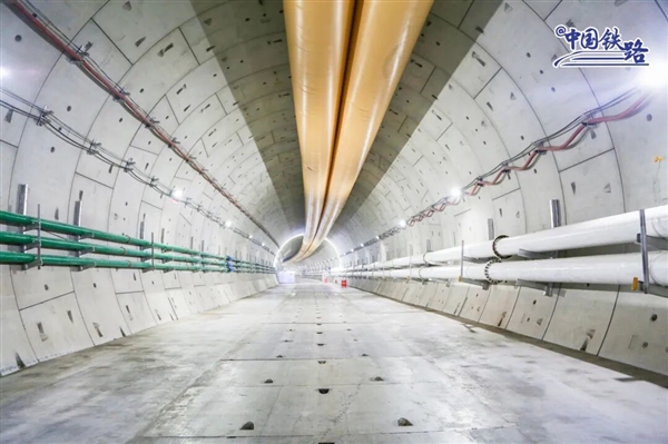 万里长江高铁第一隧!重庆菜园坝长江铁路隧道盾构段顺利贯通