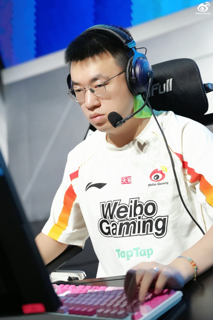 不想再打Faker？！Xiaohu四局难有发挥 四局总战绩仅有13/17/27