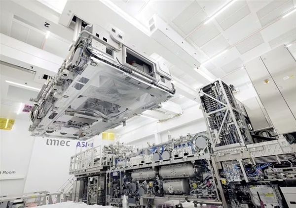 光刻机订单火爆 ASML：2027年将交货10套High-NA EUV和56套EUV