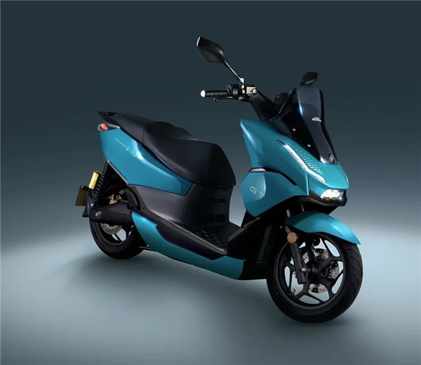 24999元起 五羊本田电摩E-VO GT开售:三元锂电池 支持汽车充电桩