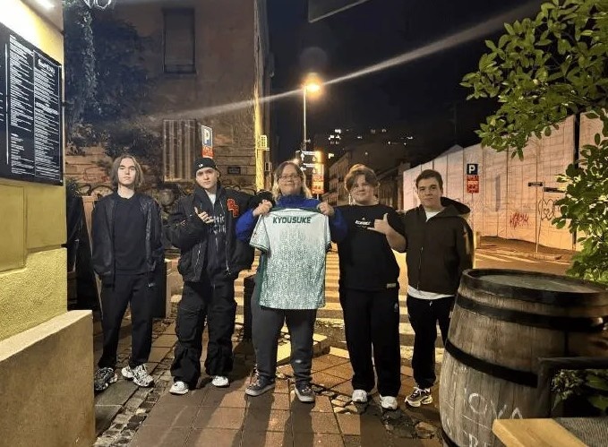 21俱乐部小聚！donk与老队友Magixx、zweih同框