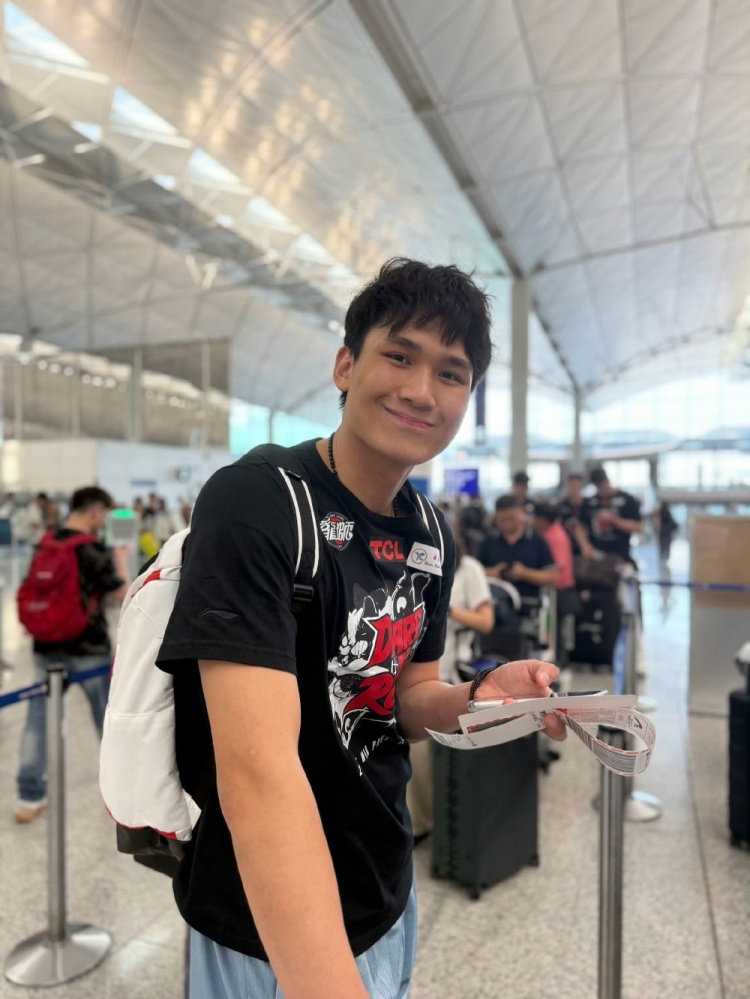 对阵马刺！媒体人：管子煜拿了球真敢突破 这是很好的比赛气质