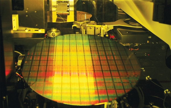 台积电加速推进埃米时代：明年量产2nm、2018年投产1.4nm